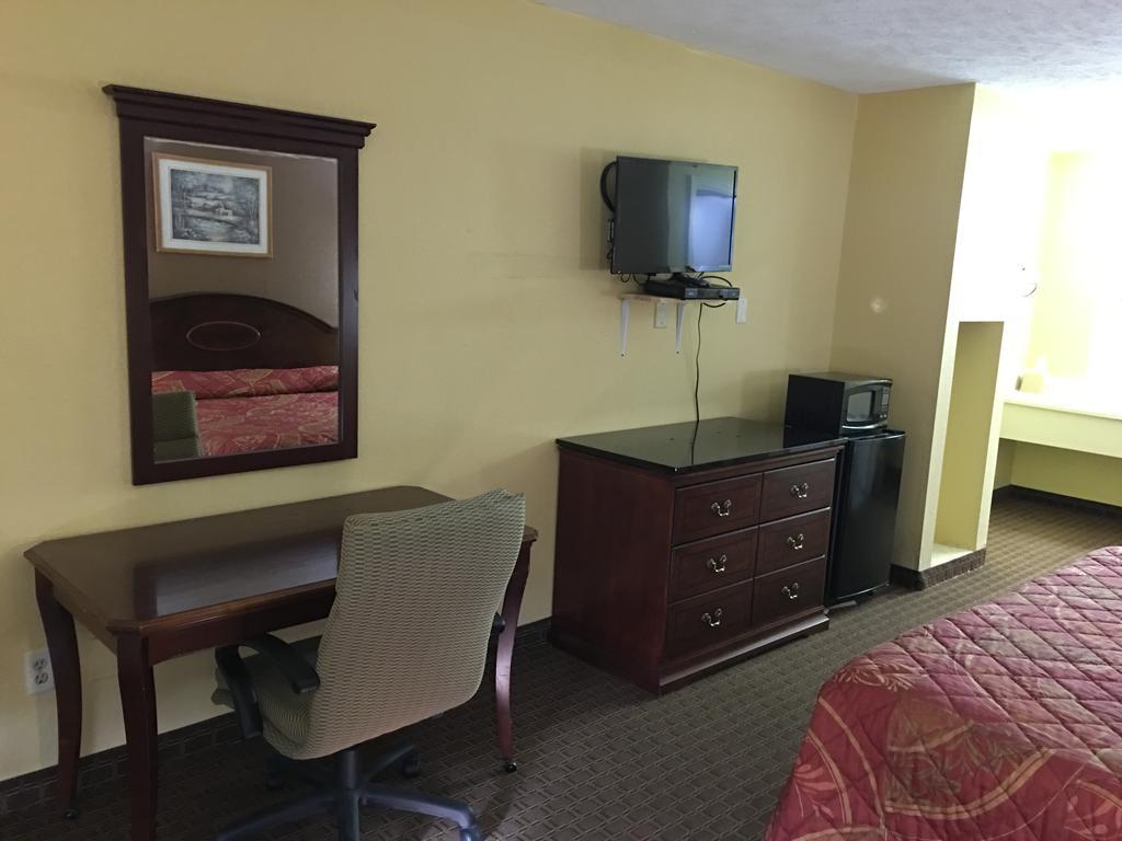 Relax Inn Canton Bagian luar foto