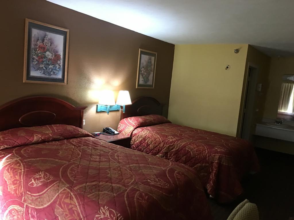 Relax Inn Canton Bagian luar foto