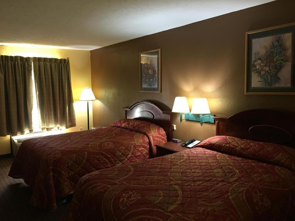 Relax Inn Canton Bagian luar foto